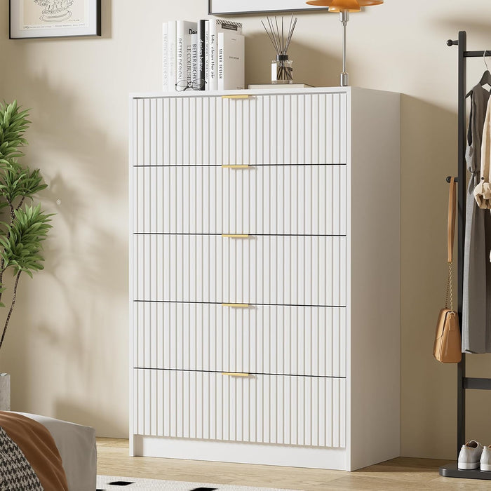 White Dresser for Bedroom, Modern Dresser with 5 Drawers and Smooth Slides, Wide Chest of Drawers with Golden Handles for Bedroom, Living Room, Closet, 15.7" D X 31.5" W X 47.2" H