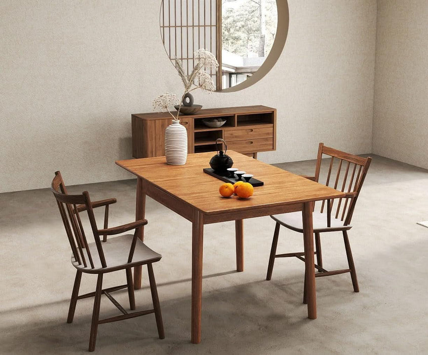 40"-52" Solid Wood Extendable Dining Tables for 2-6 Walnut