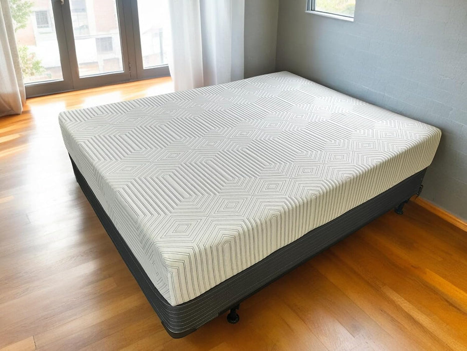 8" Green Tea Memory Foam Mattress, Medium Firm, Zoned Pressure Relief (54X80 - Full XL)