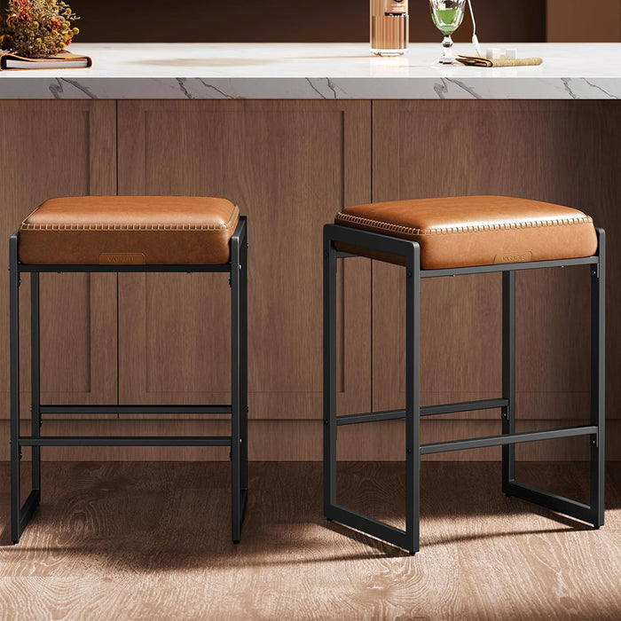 VASAGLE EKHO Collection - Bar Stools Set of 2, Counter Height Bar Stools, Synthetic Leather with Stitching, Mid-Century Modern, 26-Inch Tall, Kichen Home Bar Dining Room, Caramel Brown ULBC086K01V1