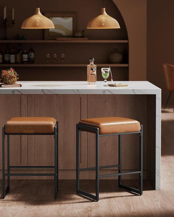 VASAGLE EKHO Collection - Bar Stools Set of 2, Counter Height Bar Stools, Synthetic Leather with Stitching, Mid-Century Modern, 26-Inch Tall, Kichen Home Bar Dining Room, Caramel Brown ULBC086K01V1