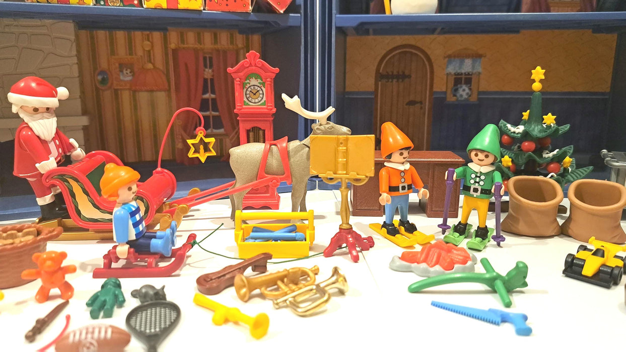 5755 Playmobil Christmas Playhouse, Take-Along House with Many Extras from 2005. Toys for Christmas, Christmas Gift