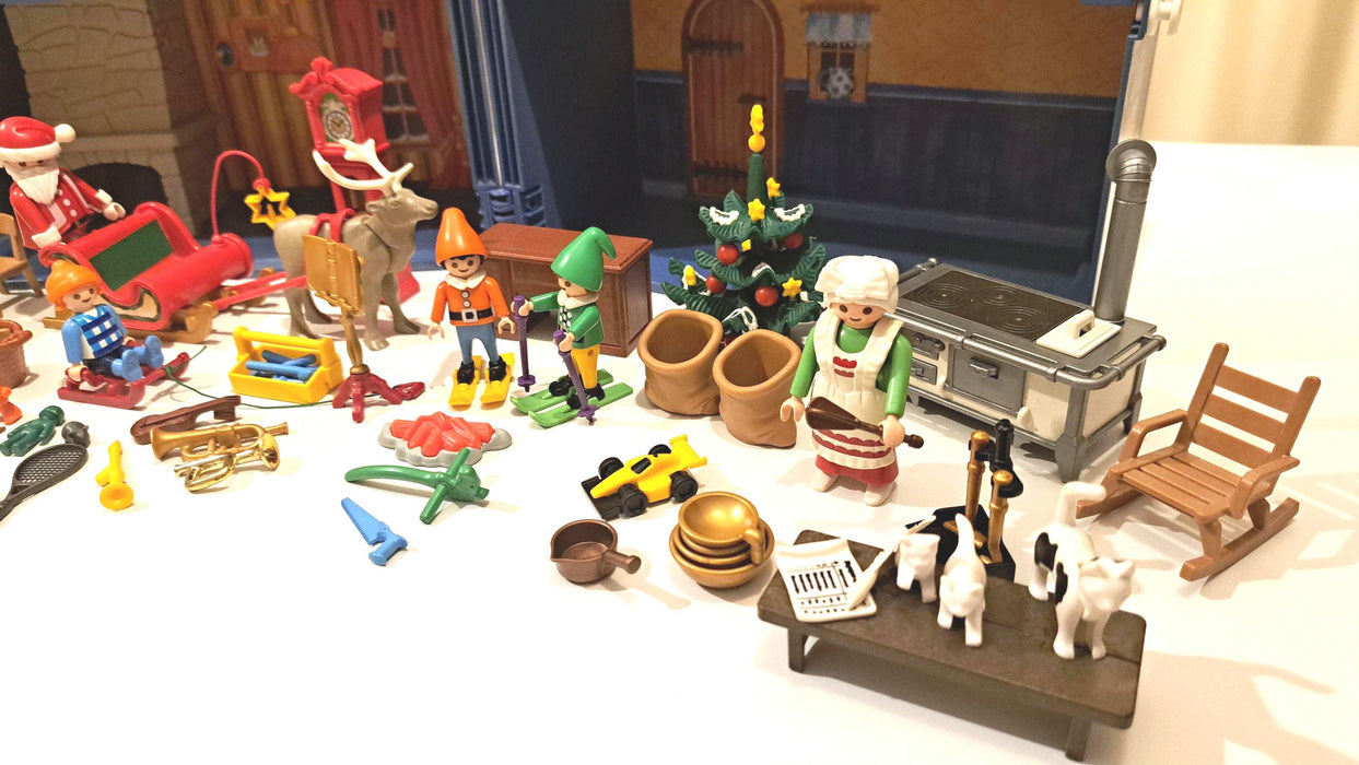 5755 Playmobil Christmas Playhouse, Take-Along House with Many Extras from 2005. Toys for Christmas, Christmas Gift