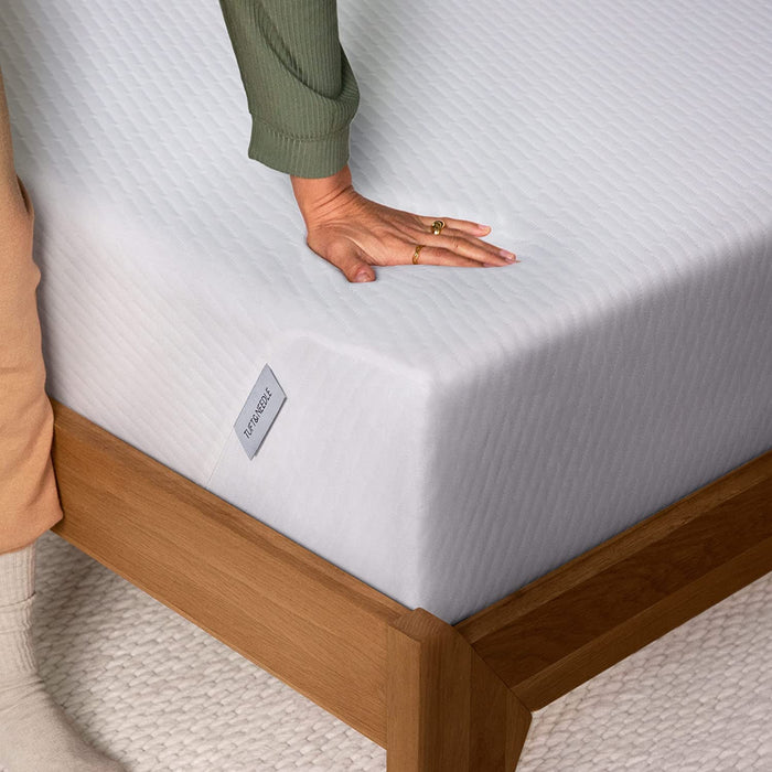 King Medium-Firm Cooling Mattress, Pressure Relief